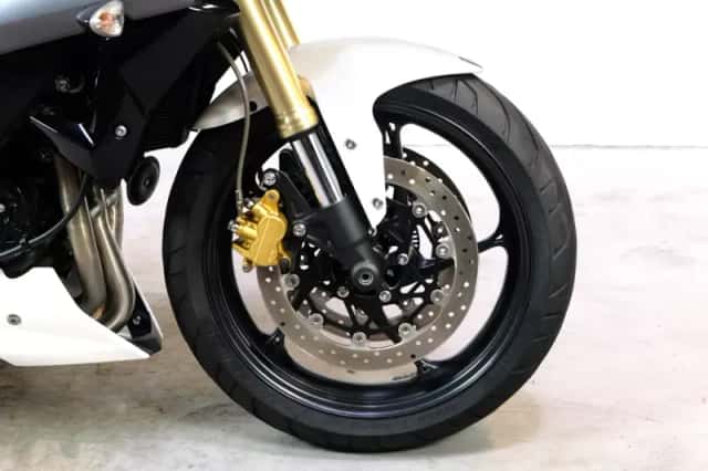 Triumph Street Triple (2018) thumbnail 4