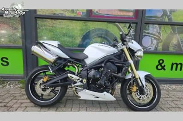 Triumph Street Triple 675 (2009) thumbnail 1
