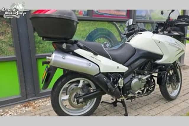 Suzuki V-Strom (2010) thumbnail 3