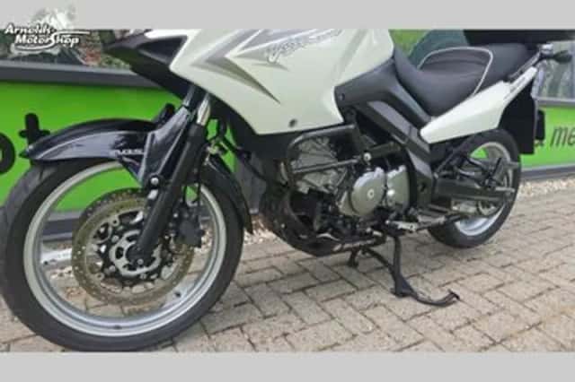 Suzuki V-Strom (2010) thumbnail 5