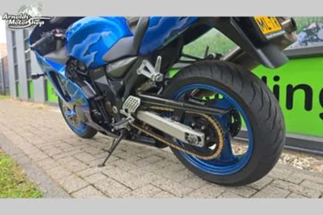 Kawasaki ZX 12R Ninja (2001) thumbnail 6