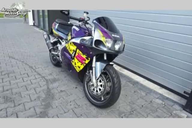 Suzuki GSX-R750 (1996) thumbnail 2