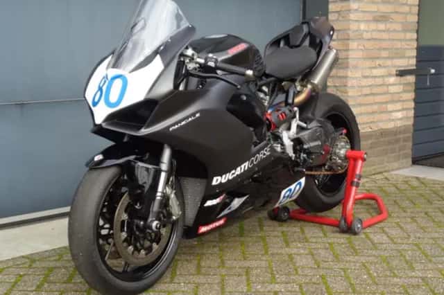 Ducati Panigale V2 (2023) thumbnail 1