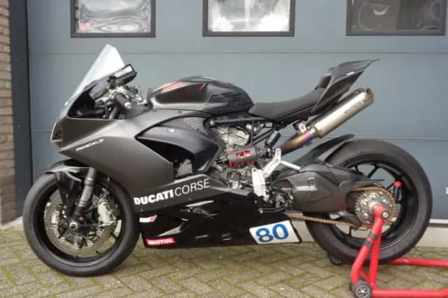 Ducati Panigale V2 (2023) thumbnail 2