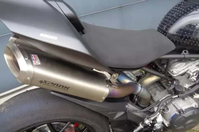 Ducati Panigale V2 (2023) thumbnail 3
