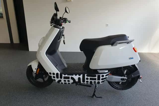 Niu N Sport e-Scooter (2022) thumbnail 2