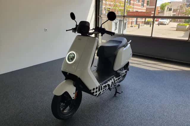 Niu N Sport e-Scooter (2022) thumbnail 4