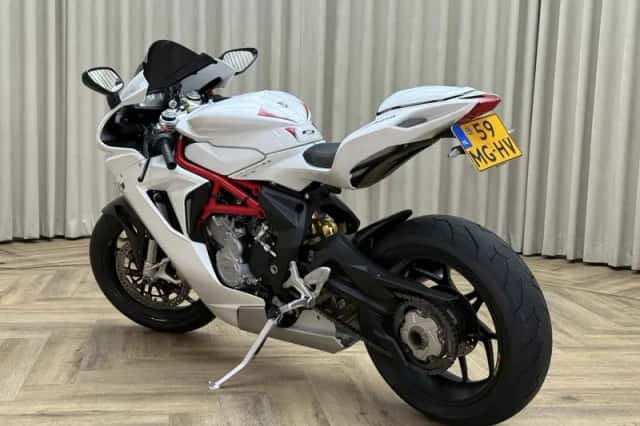 MV Agusta F3 675 128 (2013) thumbnail 3