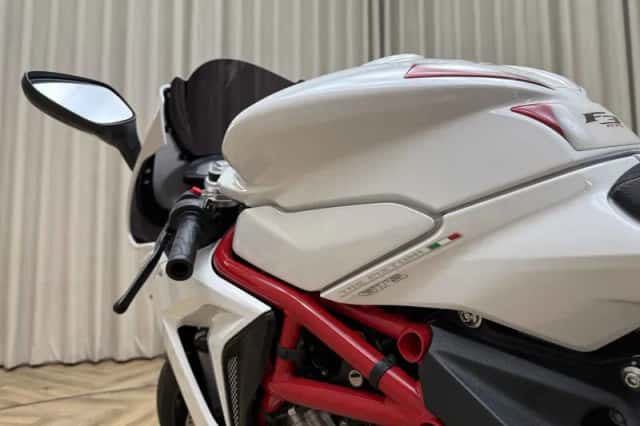 MV Agusta F3 675 128 (2013) thumbnail 4