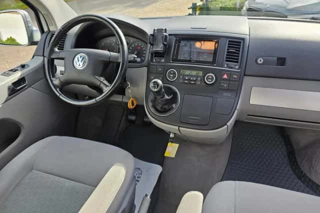 Volkswagen Transporter (2005) thumbnail 3