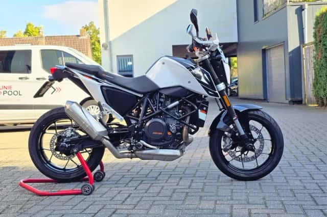 KTM 690 Duke (2016) thumbnail 4