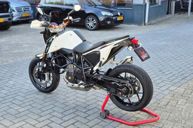 KTM 690 Duke (2016) thumbnail 5