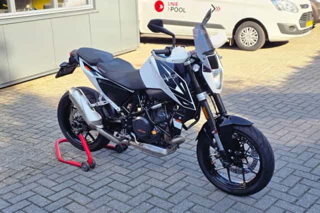 KTM 690 Duke (2016) thumbnail 6