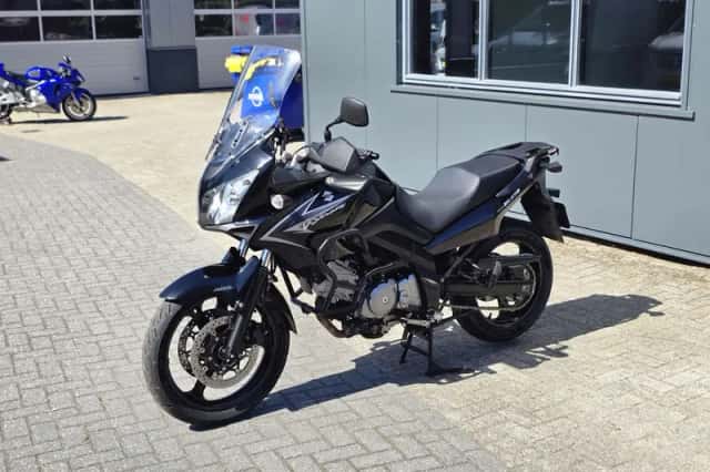 Suzuki V-Strom (2010) thumbnail 2