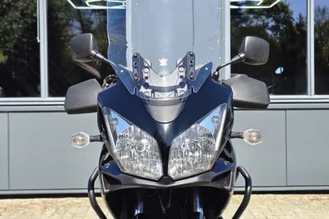 Suzuki V-Strom (2010) thumbnail 3