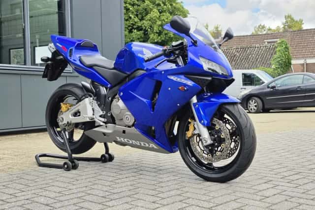 Honda CBR 600 Sport 600RR (2004) thumbnail 1