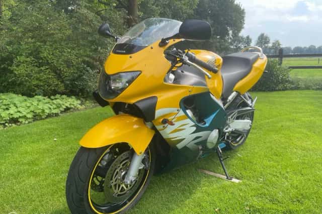 Honda CBR (1999) thumbnail 1