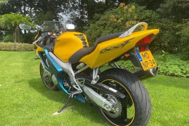 Honda CBR (1999) thumbnail 3