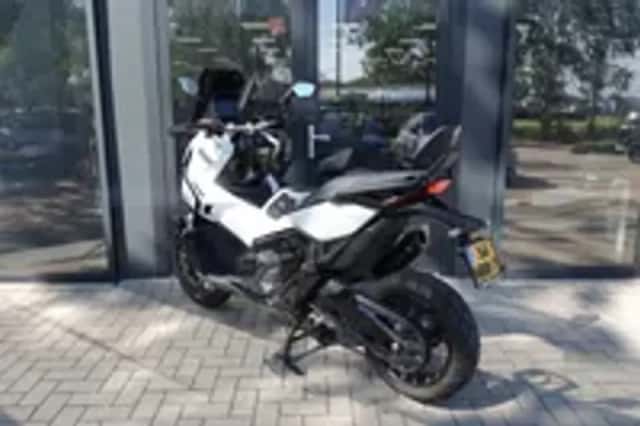 Honda X-ADV (2025) thumbnail 3
