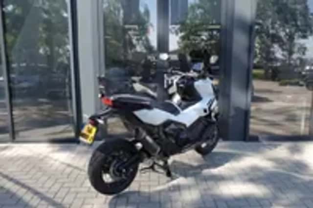 Honda X-ADV (2025) thumbnail 4