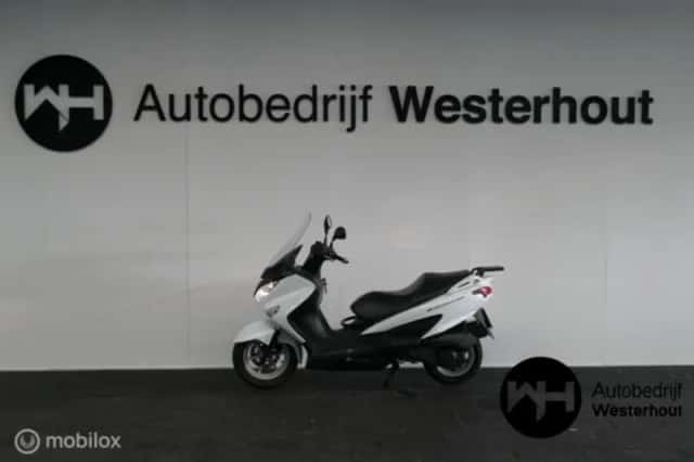Suzuki Scooter AN 200 Burgman (2015) thumbnail 1