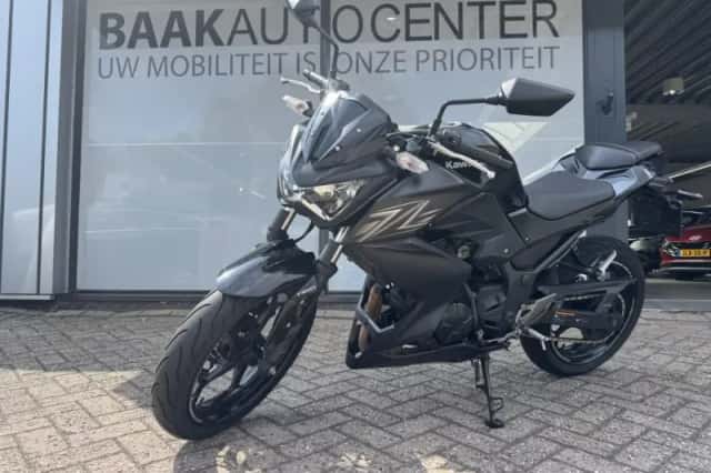 Kawasaki Z300 Tour ABS (2016) thumbnail 1