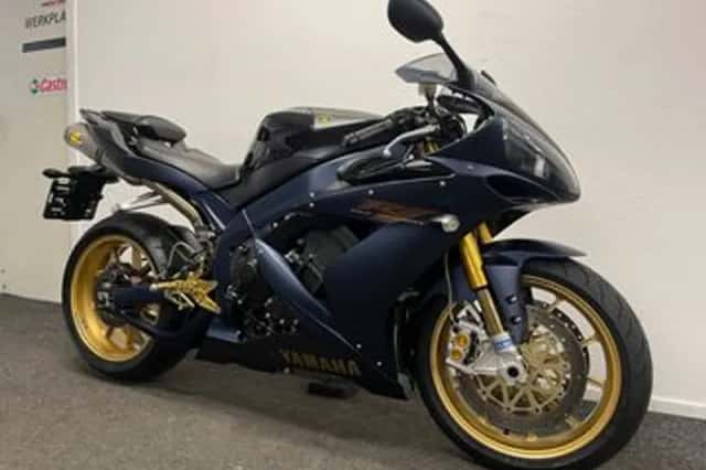 Yamaha YZF-R1SP (2006) thumbnail 3