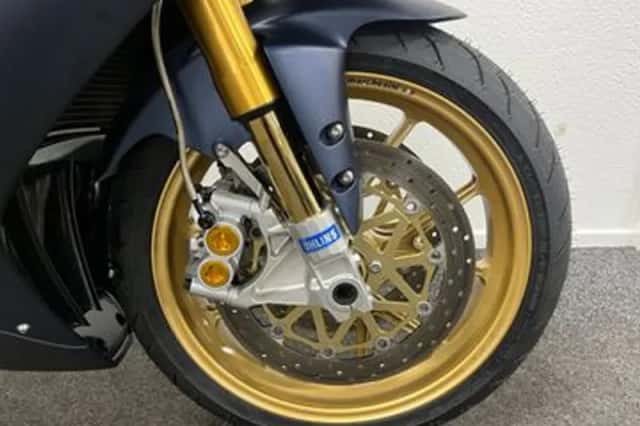 Yamaha YZF-R1SP (2006) thumbnail 5
