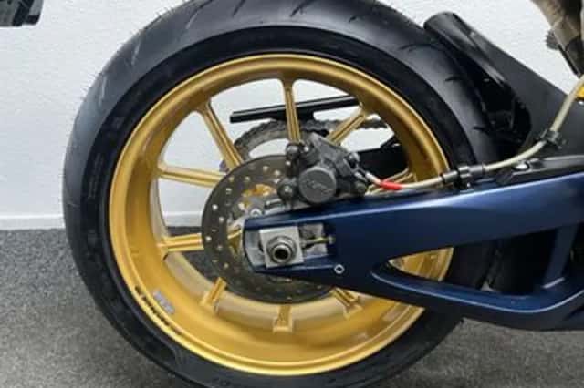 Yamaha YZF-R1SP (2006) thumbnail 6