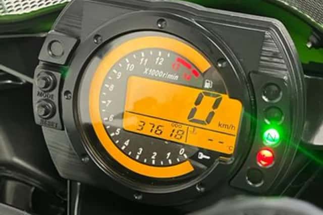 Kawasaki ZX-10R (2006) thumbnail 2