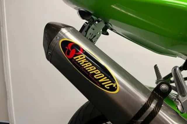 Kawasaki ZX-10R (2006) thumbnail 3