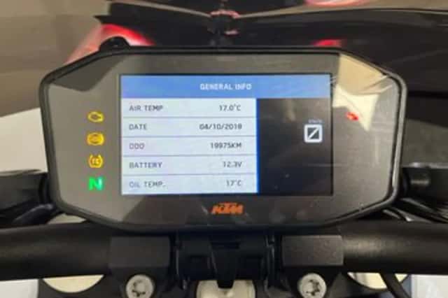 KTM 1290 SuperDuke R (2018) thumbnail 2