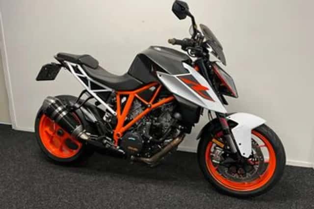 KTM 1290 SuperDuke R (2018) thumbnail 3