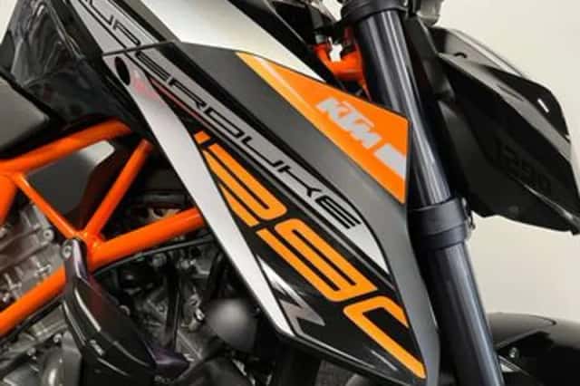 KTM 1290 SuperDuke R (2014) thumbnail 3