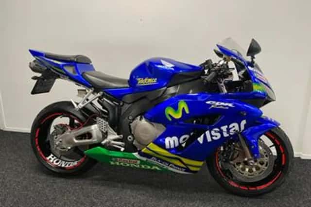 Honda CBR1000RR (2005) thumbnail 3