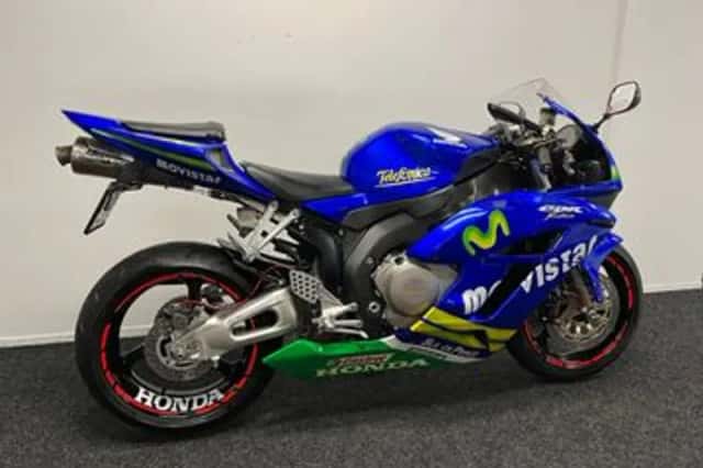 Honda CBR1000RR (2005) thumbnail 4