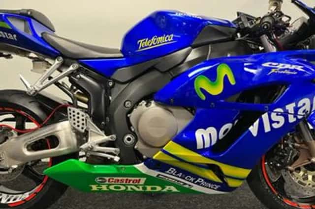 Honda CBR1000RR (2005) thumbnail 6