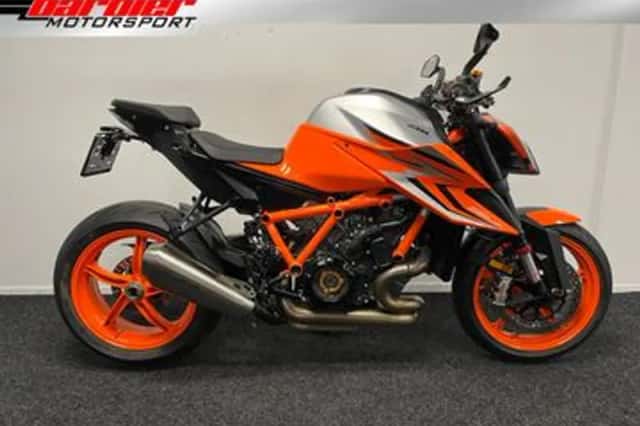 KTM 1290 SuperDuke R (2023) thumbnail 1