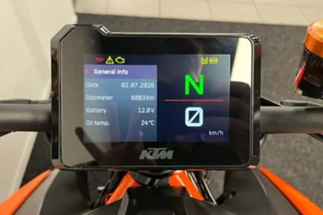 KTM 1290 SuperDuke R (2023) thumbnail 2