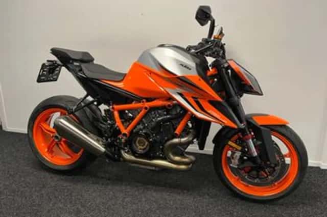KTM 1290 SuperDuke R (2023) thumbnail 3