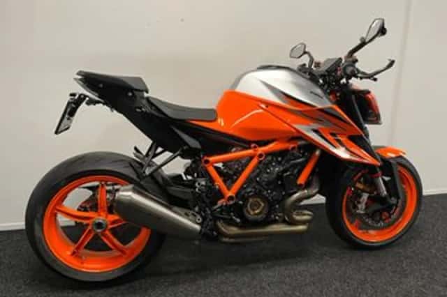 KTM 1290 SuperDuke R (2023) thumbnail 4
