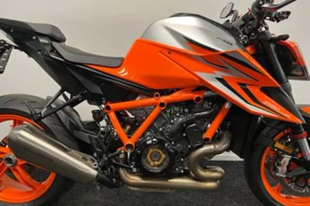 KTM 1290 SuperDuke R (2023) thumbnail 6