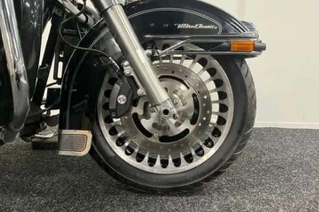 Harley-Davidson Electra Glide Ultra Classic (2010) thumbnail 6