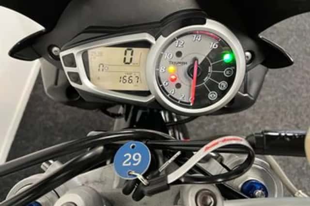 Triumph Street Triple R (2011) thumbnail 2