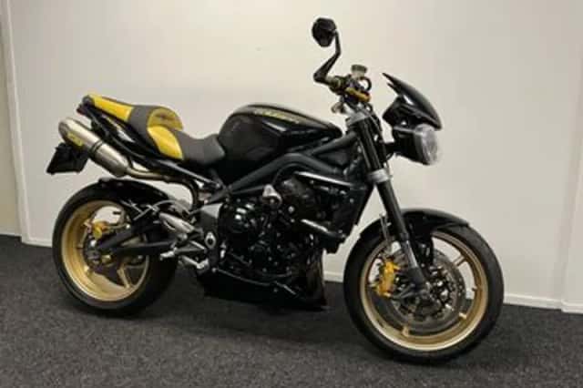 Triumph Street Triple R (2011) thumbnail 4
