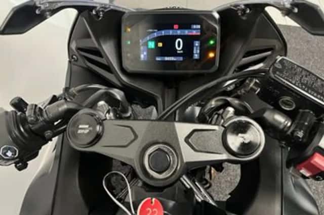 Honda CBR650R (2025) thumbnail 2