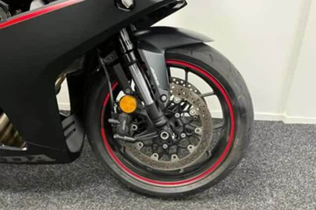 Honda CBR650R (2025) thumbnail 6