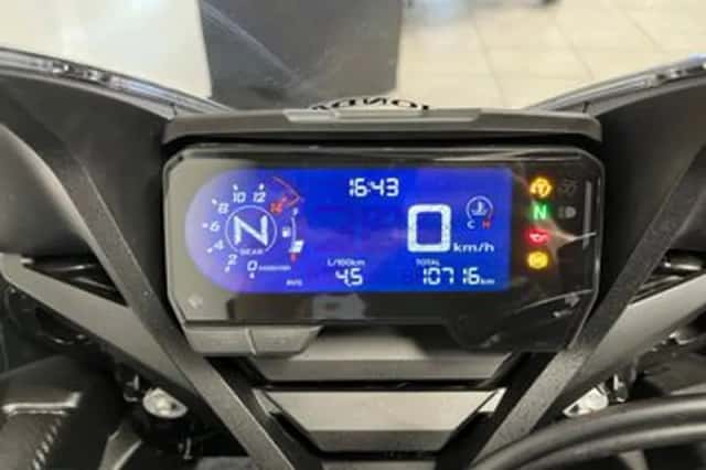 Honda CBR650R (2023) thumbnail 2