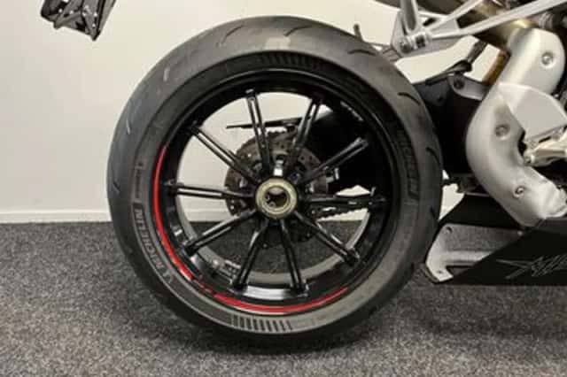 MV Agusta F4 1000R (2015) thumbnail 6