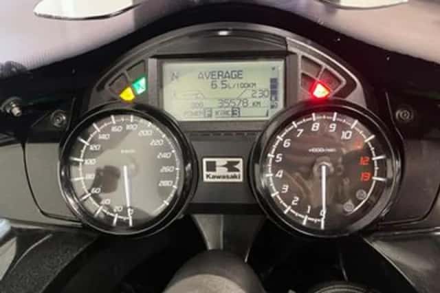 Kawasaki ZZR1400 (2016) thumbnail 2